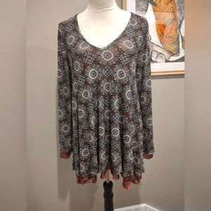 Gimmicks, long sleeves, open back, flowy tunic, size xl-3x stretchy